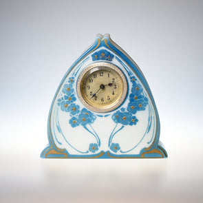 A Magnificent Art Nouveaux Opaline Glass Clock - Antique and interior innovations